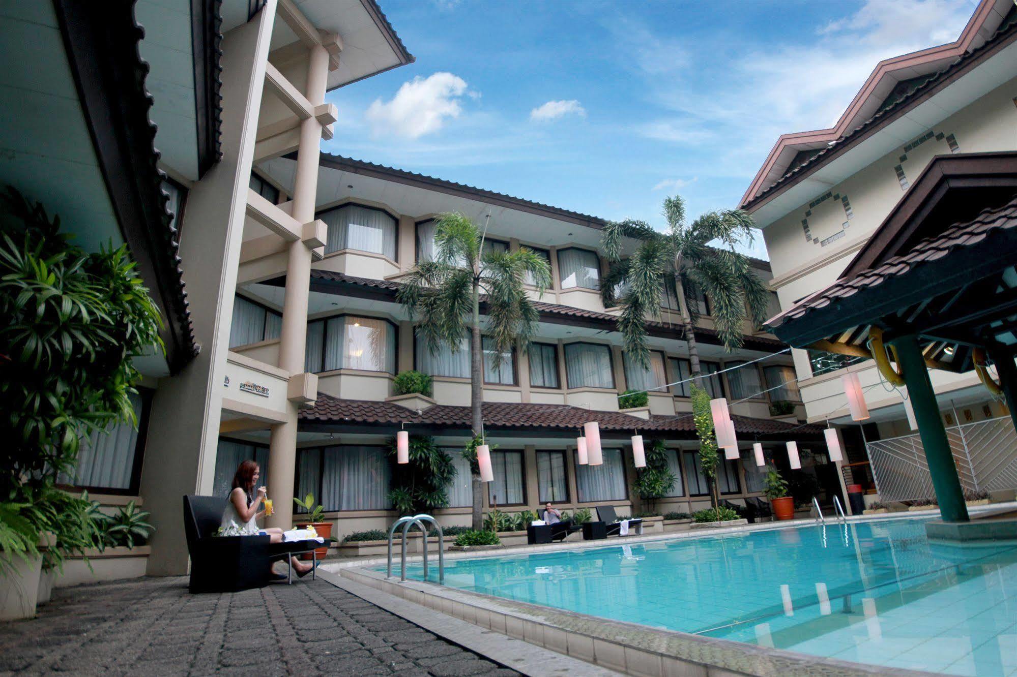 Bentani Hotel & Residence Cirebon Extérieur photo
