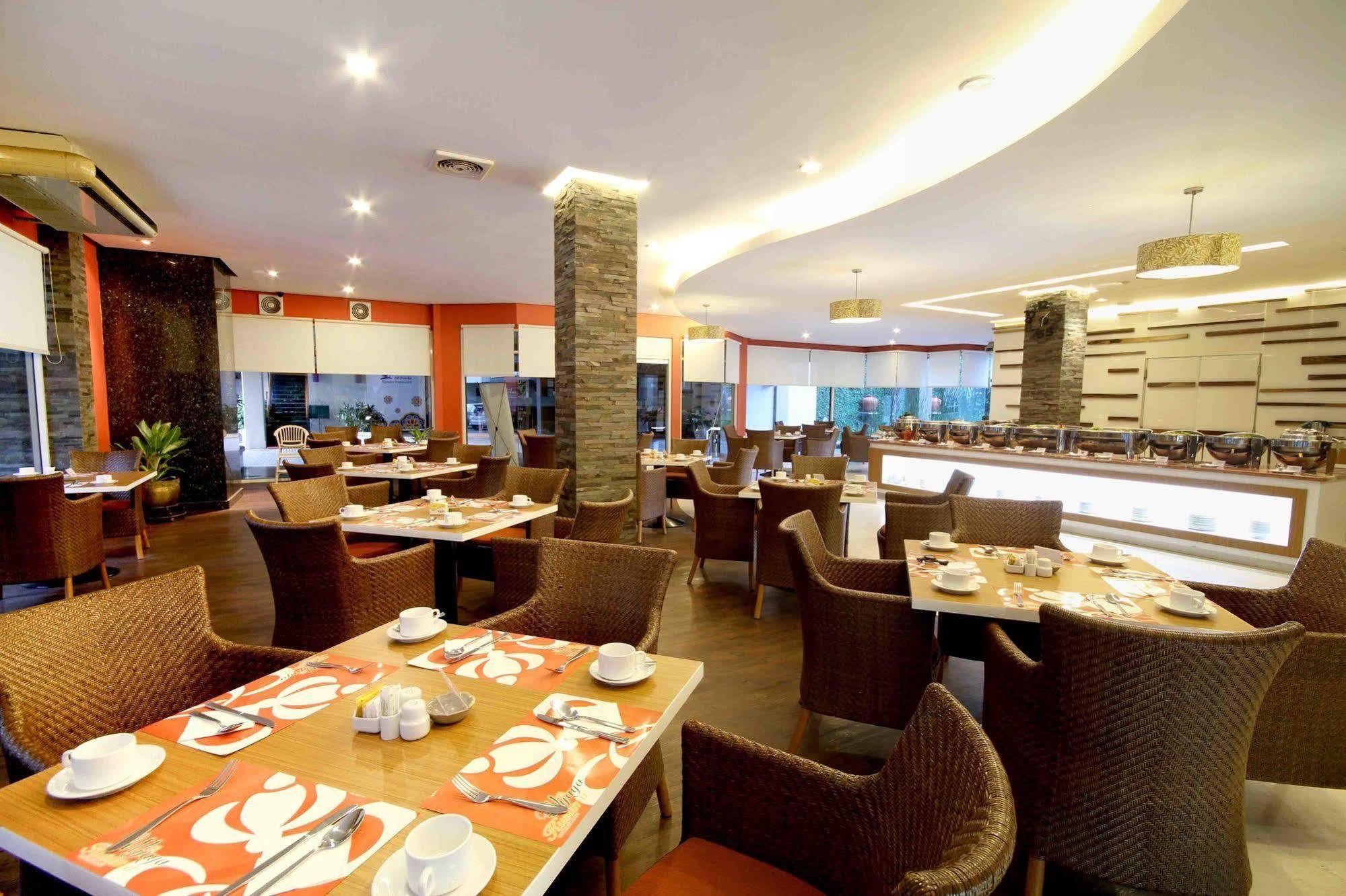 Bentani Hotel & Residence Cirebon Extérieur photo
